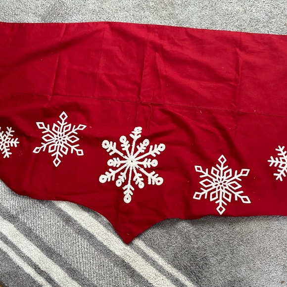 Snowflake Light-up Fireplace Mantle Scarf - Picture 2 of 6